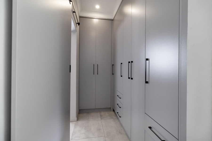 6 Bedroom Property for Sale in WestLake Country Safari Estate North West